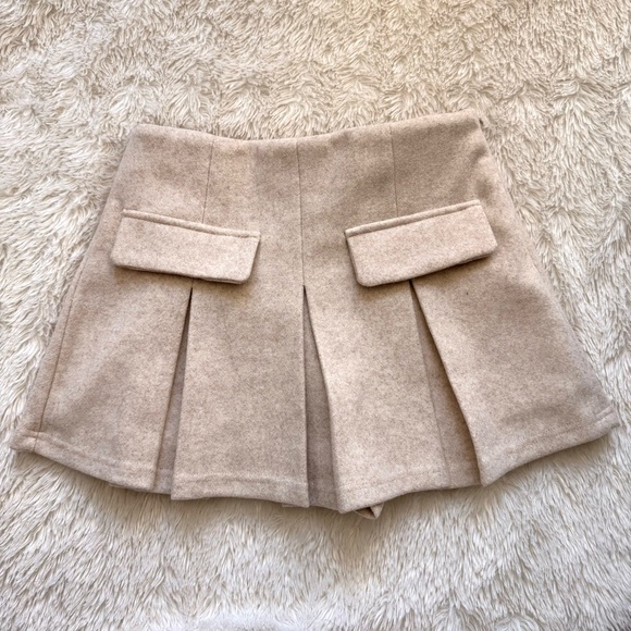 NWT Altar’d State XS Oatmeal Megan Welt Pocket Cheer Skirt Skort - Picture 2 of 11